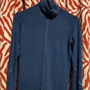 Krimson Klover Cashmere Turtleneck Sweater in royal blue, size small